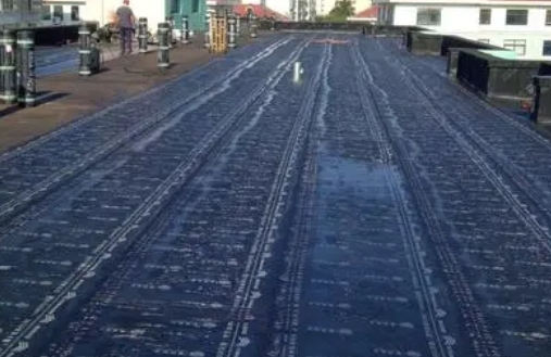 鹤壁阳台漏水维修公司分享下防水涂料的特点。